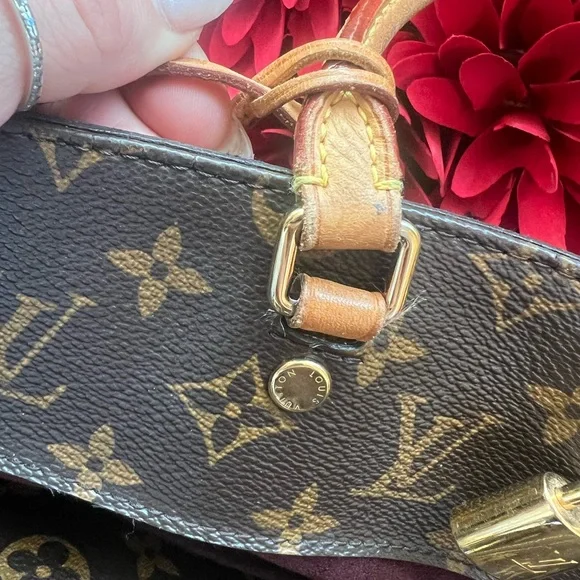 Monogram Canvas Montaigne GM- Large Travel Handbag removable strap. Lock/ key 🔐 - Picture 9 of 13